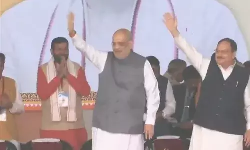 राजतिलक को तैयार नीतीश कुमार, मंच पर पहुंचे अमित-जेपी नड्डा समेत कई बडे़ नेता, उमड़ी भारी भीड़