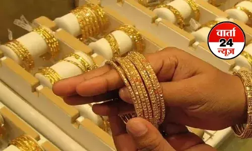 सोना की कीमत में आई गिरावट, चांदी की चमक बढ़ी, जानें देश के बड़े शहरों के आज का रेट सोना की कीमत में आई गिरावट, चांदी की चमक बढ़ी, जानें देश के बड़े शहरों के आज का रेट
