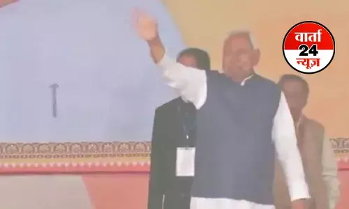 पीएम मोदी शपथ ग्रहण समारोह के लिए गांधी मैदान पहुंचे, शपथ लेने मंच पर पहुंचे नीतीश कुमार