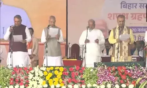 दिलीप जयसवाल समेत कई बड़े नेताओं ने ली मंत्री पद की शपथ दिलीप जयसवाल समेत कई बड़े नेताओं ने ली मंत्री पद की शपथ