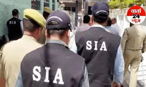 जम्मू-कश्मीर में पुलिस और SIA ने अंग्रेजी अखबार के कार्यालय में मारी रेड! जानें क्या-क्या हुआ बरामद...
