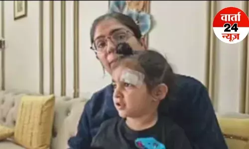 बच्चे की आंख में लगी चोट, डॉक्टर ने इलाज के नाम पर किया मजाक, लगा दिया 5 रुपये का फेविक्विक