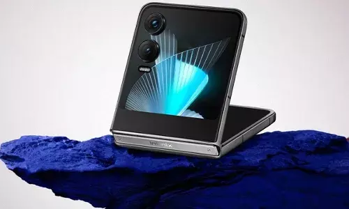 सबसे कम कीमत में मुड़ने वाला स्मार्टफोन: एक प्लेटफॉर्म पर 15,000 रुपये ज्यादा, जानिए सही खरीदारी का रास्ता