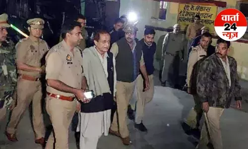 जेल में कुर्सी न मिलने पर भड़के आजम खां... दिया उम्र का हवाला, जेल प्रशासन ने उपलब्ध कराई कंबल और दवाई जेल में कुर्सी न मिलने पर भड़के आजम खां... दिया उम्र का हवाला, जेल प्रशासन ने उपलब्ध कराई कंबल और दवाई