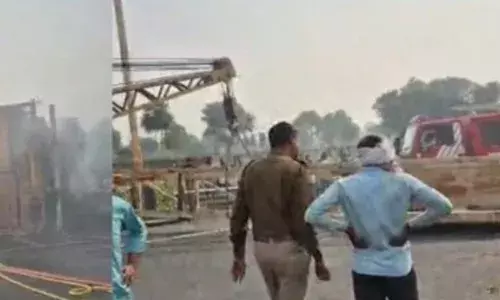 दिल्ली–मुंबई एक्सप्रेस हाईवे पर दर्दनाक हादसा! कंटेनर में लगी भीषण आग, चालक जिंदा जला हुई मौत दिल्ली–मुंबई एक्सप्रेस हाईवे पर दर्दनाक हादसा! कंटेनर में लगी भीषण आग, चालक जिंदा जला हुई मौत