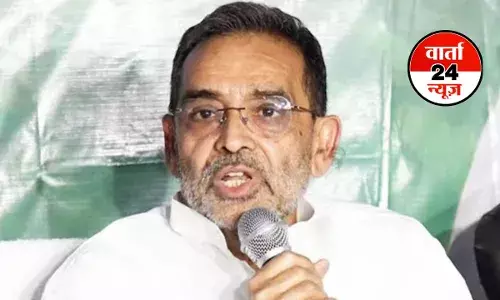 दीपक प्रकाश को मंत्री बनाने पर विपक्ष के हमले के बीच, उपेंद्र कुशवाहा ने ऐसा क्यों कहा-खाना खाते वक्त भिनभिनाती मक्खियों को बाएं हाथ से भगाइये... दीपक प्रकाश को मंत्री बनाने पर विपक्ष के हमले के बीच, उपेंद्र कुशवाहा ने ऐसा क्यों कहा-खाना खाते वक्त भिनभिनाती मक्खियों को बाएं हाथ से भगाइये...