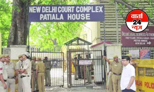 इंडिया गेट प्रोटेस्ट मामले में पुलिस ने 2 थानों में दर्ज की FIR, 23 गिरफ्तार! पटियाला हाउस कोर्ट की बढ़ाई गई सुरक्षा इंडिया गेट प्रोटेस्ट मामले में पुलिस ने 2 थानों में दर्ज की FIR, 23 गिरफ्तार! पटियाला हाउस कोर्ट की बढ़ाई गई सुरक्षा