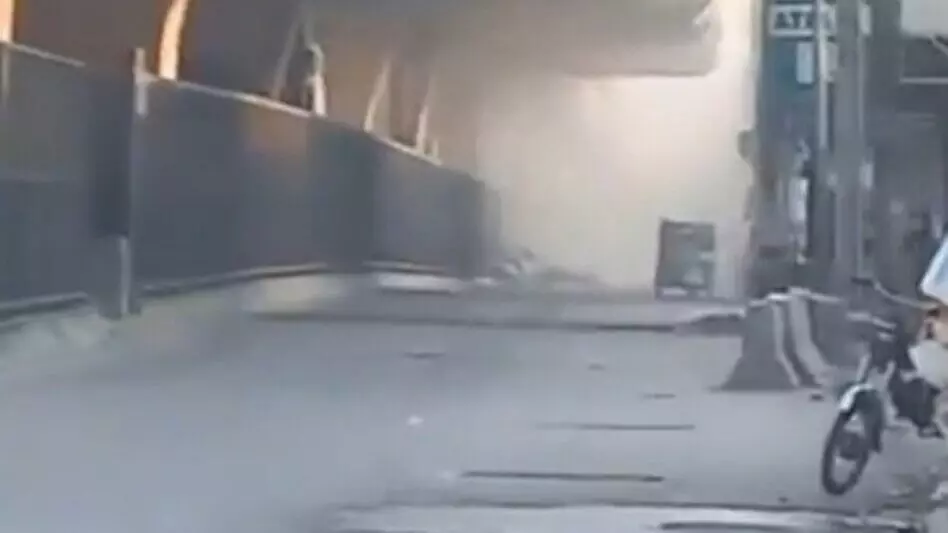 पाक के पेशावर में सुसाइड ब्लास्ट में आंतकी समेत 6 की मौत, 5 घायल, दो सुसाइड बॉम्बर्स ने खुद को उड़ाया