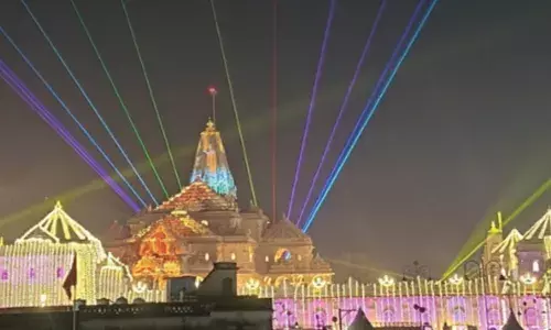 AYODHYA: राम मंदिर के शिखर पर प्रधानमंत्री आज भगवा ध्वज फहराएंगे, कई मुख्य अतिथियों के पहुंचने का सिलसिला जारी