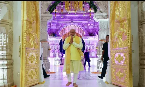 ध्वजारोहण से पहले सप्तऋषि मंदिर पहुंचे पीएम मोदी, शेषावतार और अन्नपूर्णा मंदिर में भी करेंगे दर्शन