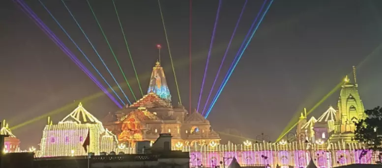 AYODHYA: राम मंदिर के शिखर पर प्रधानमंत्री आज भगवा ध्वज फहराएंगे, कई मुख्य अतिथियों के पहुंचने का सिलसिला जारी