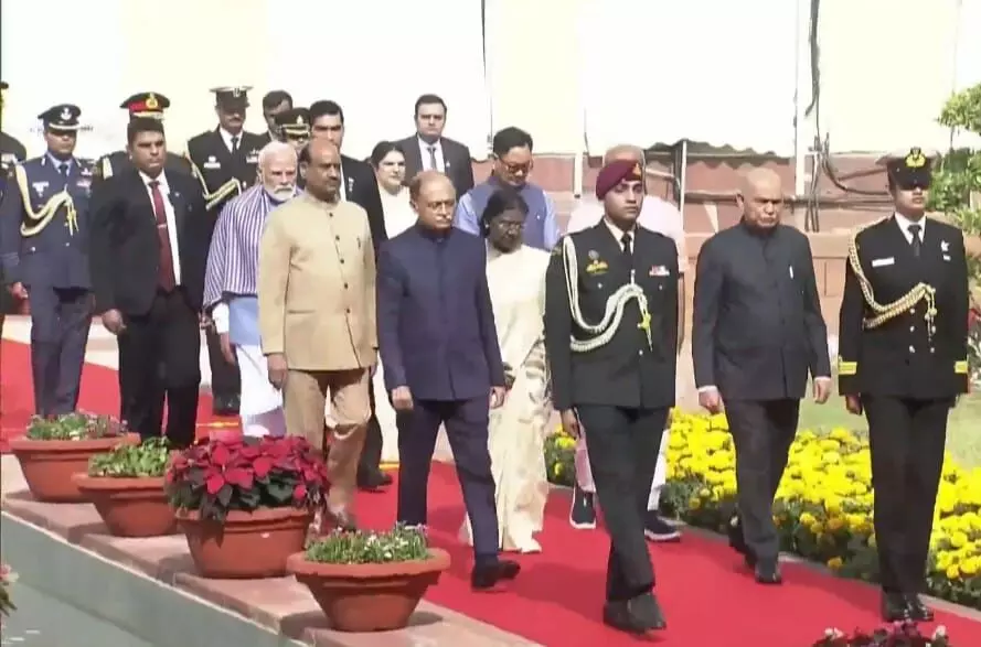 संविधान दिवस समारोह में शामिल हुए पीएम, संसद भवन में शुरू हुआ कार्यक्रम संविधान दिवस समारोह में शामिल हुए पीएम, संसद भवन में शुरू हुआ कार्यक्रम