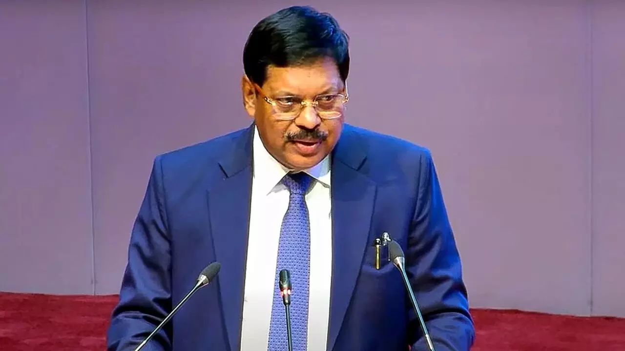 पूर्व सीजेआई बीआर गवई का बड़ा बयान: रिटायरमेंट के तुरंत बाद बोले – नेताओं या सरकार का कभी दबाव नहीं झेला पूर्व सीजेआई बीआर गवई का बड़ा बयान: रिटायरमेंट के तुरंत बाद बोले – नेताओं या सरकार का कभी दबाव नहीं झेला