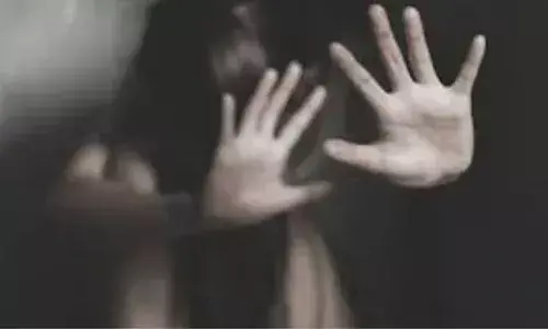 गुरु-शिष्य परंपरा हुई शर्मसार! स्कूल में शिक्षक ने 10वीं की छात्रा को हवस का शिकार बनाने की कोशिश की, जानें पूरा मामला