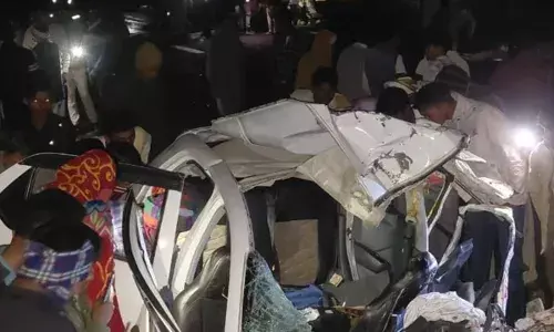 यूपी में दर्दनाक सड़क हादसा: गंगा एक्सप्रेस-वे पर पिकअप ने कार को मारी टक्कर, तीन बच्चों समेत छह की मौत