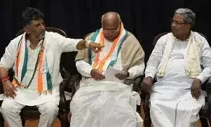 कांग्रेस आलाकमान की बढ़ी टेंशन, सीएम फेस सिद्धारमैया और DK में किसे चुनें, जानें पूरा मामला