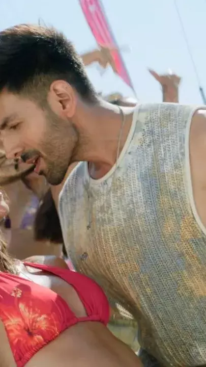 अनन्या पांडे और कार्तिक आर्यन की तू मेरी मैं तेरा मैं तेरा तू मेरी का टाइटल ट्रैक रिलीज, अनन्या ने हॉटनेस इंनटरनेट पर लगाई आग