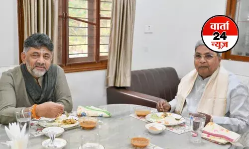 कर्नाटक में सीएम पर छिड़े तकरार के बीच सीएम सिद्धारमैया और डी.के. शिवकुमार ने ब्रेकफास्ट मीटिंग पर की चर्चा, जानें किन मुद्दों पर हुई बात कर्नाटक में सीएम पर छिड़े तकरार के बीच सीएम सिद्धारमैया और डी.के. शिवकुमार ने ब्रेकफास्ट मीटिंग पर की चर्चा, जानें किन मुद्दों पर हुई बात