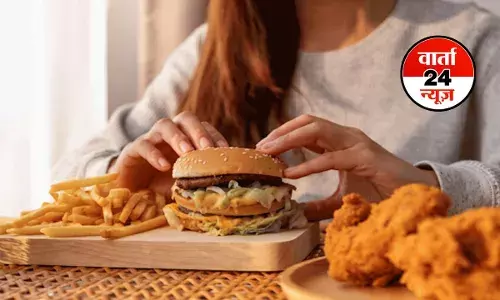 Junk Food: सेहत के लिए स्लो पॉइजन! जानें स्वास्थ्य को होने वाले नुकसान और विशेषज्ञों की राय