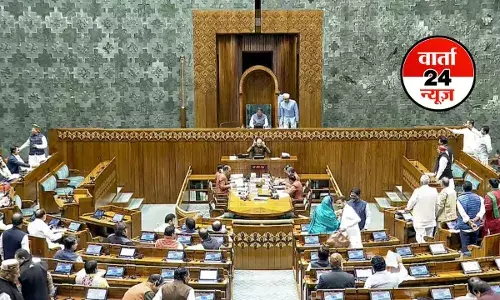 Parliament Winter Session: लोकसभा और राज्यसभा की कार्यवाही शुरू, प्रियंका गांधी ने की यह मांग