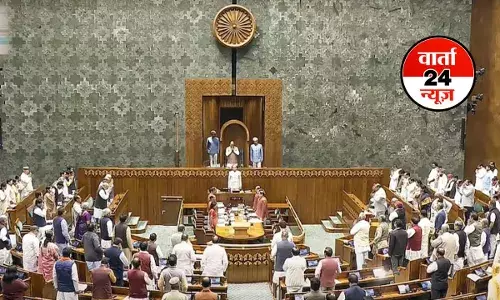 Parliament Winter Session:लोकसभा में विपक्ष के हंगामों के बीच कार्यवाही 12 बजे तक स्थगित