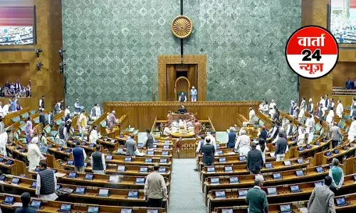 Parliament Winter Session: लोकसभा में विपक्ष के हंगामों के बीच कार्यवाही 2 बजे तक स्थगित