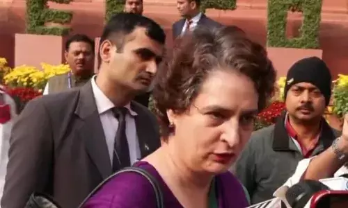 सरकार के संचार साथी ऐप पर सियासी घमासान शुरू, प्रियंका बोली-  यह एक जासूसी ऐप है...