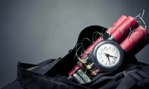 दिल्ली के दो कॉलेजों में मिली बम की धमकी, जांच जारी दिल्ली के दो कॉलेजों में मिली बम की धमकी, जांच जारी