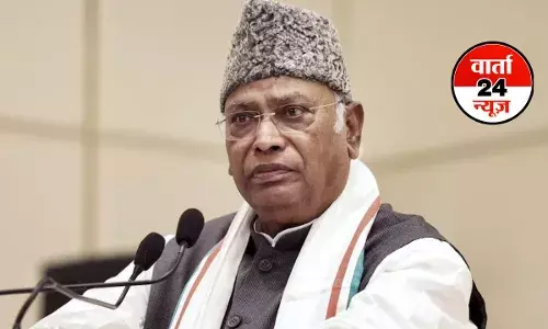 श्रम कानून के खिलाफ विपक्ष का सरकार पर तीखा हमला! खरगे ने कहा- ये नई संहिताएं नौकरी की सुरक्षा छीन रही हैं...