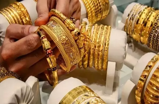 रुपया की कीमत गिरते ही सोने और चांदी हुए मंहगे, जानें क्या है आपके शहर में ताजा भाव