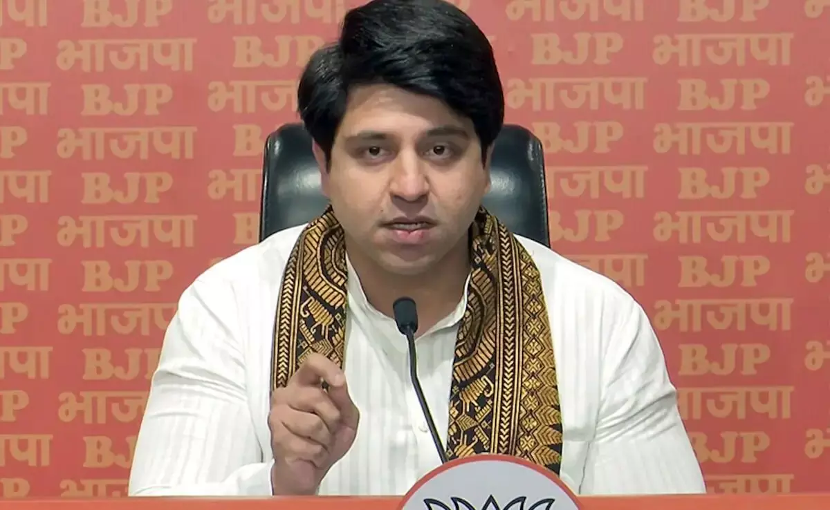 कांग्रेस ने PM मोदी को वैश्विक मंच पर चायवाला दिखाया, AI वीडियो पर BJP का पलटवार, बोली- जनता उन्हें कभी माफ नहीं करेगी