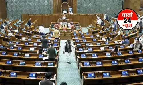 Parliament Winter Session: संसद में शोर-शराबे के बीच संसद का प्रश्नकाल जारी, विपक्षी सांसद इन मुद्दों पर कर रहे हैं हंगामा