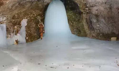 एक ऐसा मंदिर जहां भगवान भोलेनाथ बर्फ से प्राकृतिक शिवलिंग के रूप में हुए थे प्रकट? जानें कैसे कहलाए बाबा बर्फानी