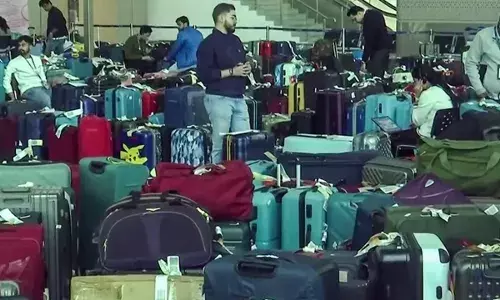 Indigo update: 610 करोड़ का रिफंड, 3000 बैग लौटाए, उड़ानें फिर हुईं व्यवस्थित Indigo update: 610 करोड़ का रिफंड, 3000 बैग लौटाए, उड़ानें फिर हुईं व्यवस्थित