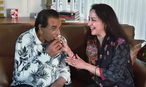 धर्मेंद्र के जन्मदिन पर हेमा मालिनी हुई इमोशनल! बोलीं- दो हफ्ते से ज्यादा समय बीत चुका है जब तुमने मुझे दिल तोड़कर छोड़ा था...