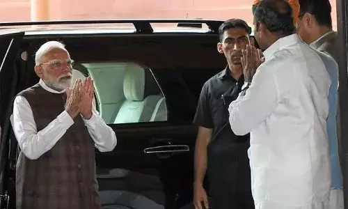 एनडीए संसदीय दल की बैठक में शामिल होने पहुंचे प्रधानमंत्री मोदी, करेंगे संबोधित एनडीए संसदीय दल की बैठक में शामिल होने पहुंचे प्रधानमंत्री मोदी, करेंगे संबोधित