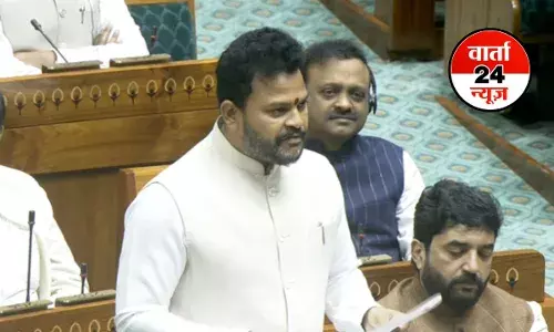 इंडिगो संकट पर लोकसभा में बोले एविएशन मंत्री- यात्रियों की सुविधा और सम्मान की रक्षा की जा रही है इंडिगो संकट पर लोकसभा में बोले एविएशन मंत्री- यात्रियों की सुविधा और सम्मान की रक्षा की जा रही है