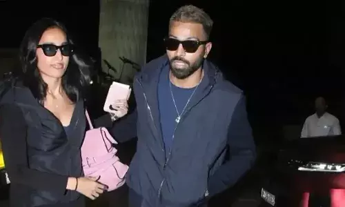 हार्दिक पंड्या का फूटा गुस्सा! पैपराजी ने गर्लफ्रेंड महिका शर्मा को गलत एंगल से किया कैप्चर... हार्दिक पंड्या का फूटा गुस्सा! पैपराजी ने गर्लफ्रेंड महिका शर्मा को गलत एंगल से किया कैप्चर...