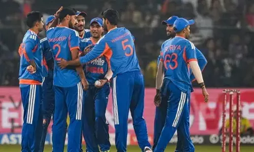 Ind Vs South Africa T20: टीम इंडिया जीत के नजदीक, साउथ अफ्रीका के विकेट्स की लगी झड़ी Ind Vs South Africa T20: टीम इंडिया जीत के नजदीक, साउथ अफ्रीका के विकेट्स की लगी झड़ी
