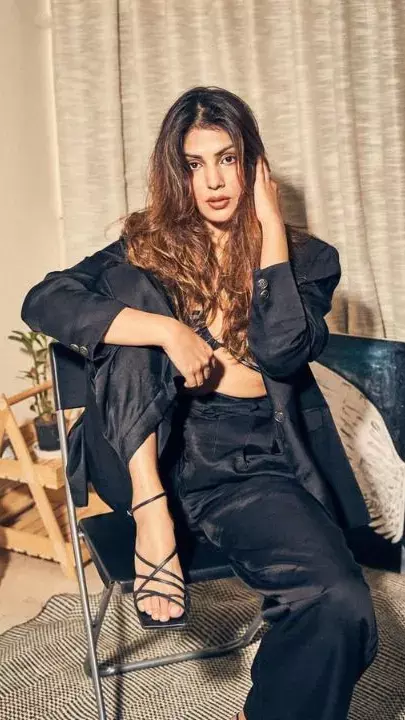 सुशांत सिंह राजपूत की मौत के केस में विवाद में फंसने के बाद बनी बिजनेस वुमन रिया चक्रवर्ती, खड़ी की करोड़ों की कंपनी सुशांत सिंह राजपूत की मौत के केस में विवाद में फंसने के बाद बनी बिजनेस वुमन रिया चक्रवर्ती, खड़ी की करोड़ों की कंपनी