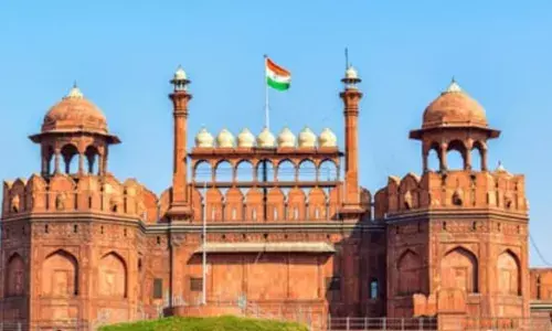 LAL KILA: धमाके ने घटा दी लाल किले में पर्यटकों की भीड़, 25 फीसदी कमी आई