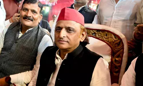 गरीब महिलाओं को हर साल 40 हजार रुपये देने का वादा, यूपी चुनाव से पहले अखिलेश यादव का बड़ा दांव गरीब महिलाओं को हर साल 40 हजार रुपये देने का वादा, यूपी चुनाव से पहले अखिलेश यादव का बड़ा दांव