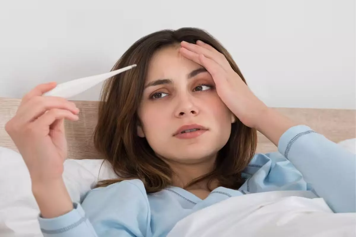 कामकाजी महिलाओं को सर्दी में बार-बार बुखार क्यों आता है? जानें बचाव के तरीके कामकाजी महिलाओं को सर्दी में बार-बार बुखार क्यों आता है? जानें बचाव के तरीके