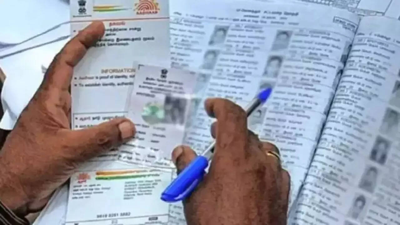 यूपी में 2.91 करोड़ वोटर सूची से बाहर हो सकते हैं, स्थानांतरण और डुप्लीकेट नाम सबसे बड़े कारण यूपी में 2.91 करोड़ वोटर सूची से बाहर हो सकते हैं, स्थानांतरण और डुप्लीकेट नाम सबसे बड़े कारण