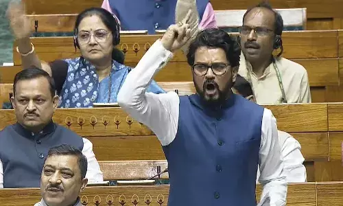 संसद में ई-सिगरेट पीने से मचा हंगामा! अनुराग ठाकुर ने TMC के सांसद पर लगाए आरोप संसद में ई-सिगरेट पीने से मचा हंगामा! अनुराग ठाकुर ने TMC के सांसद पर लगाए आरोप