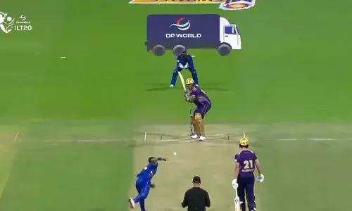 भारत की खराब शुरुआत, पावरप्ले में गिरे तीन विकेट; दक्षिण अफ्रीका के 214 रन के लक्ष्य का पीछा मुश्किल भारत की खराब शुरुआत, पावरप्ले में गिरे तीन विकेट; दक्षिण अफ्रीका के 214 रन के लक्ष्य का पीछा मुश्किल