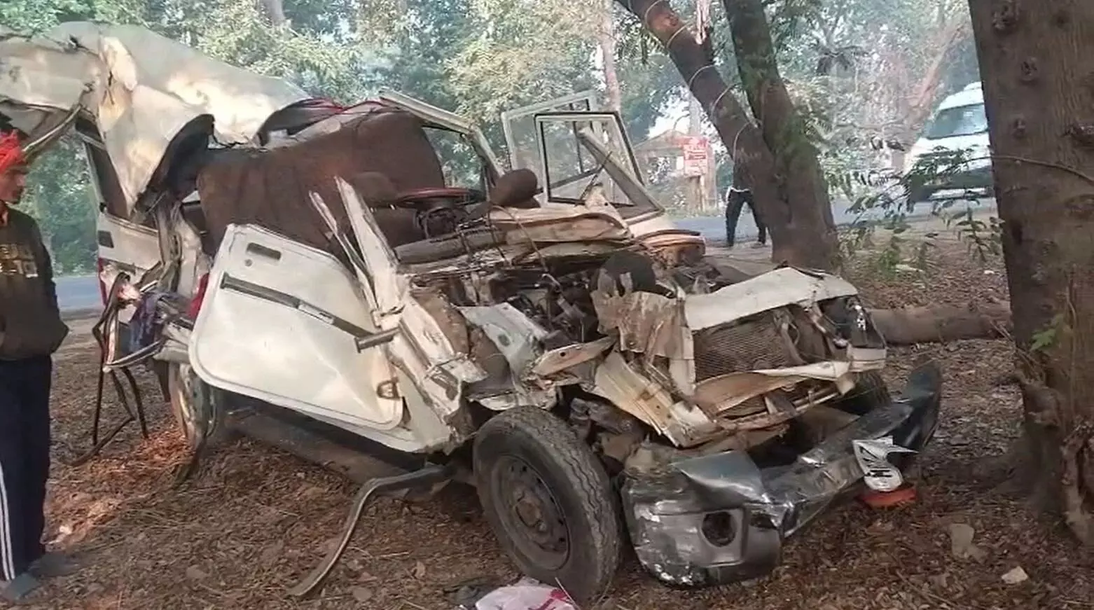 अयोध्या दर्शन करने जा रहे श्रद्धालुओं की बोलेरो की ट्रैक्टर-ट्रॉली से टक्कर, तीन की मौत,11 घायल