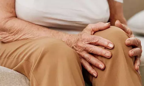 ठंड में बुजुर्गों की हड्डियों की देखभाल: जानें क्या करें और क्या नहीं? ठंड में बुजुर्गों की हड्डियों की देखभाल: जानें क्या करें और क्या नहीं?