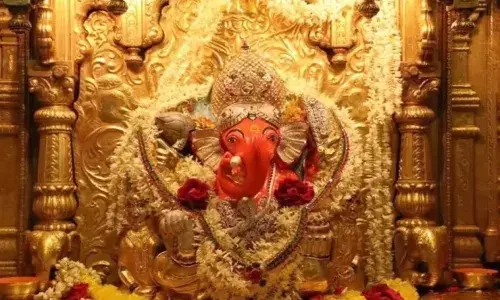 भारत का एक ऐसा मंदिर जहां विराजमान है दाईं सूंड वाले गणेश जी, जानें मंदिर से जुड़े चमत्कार और विशेषताएं भारत का एक ऐसा मंदिर जहां विराजमान है दाईं सूंड वाले गणेश जी, जानें मंदिर से जुड़े चमत्कार और विशेषताएं