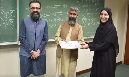 हे पार्थ, हथियार उठाओ! पाकिस्तान की यूनिवर्सिटी में पढ़ाई जाएगी संस्कृत, जानें क्या है इसका उद्देश्य हे पार्थ, हथियार उठाओ! पाकिस्तान की यूनिवर्सिटी में पढ़ाई जाएगी संस्कृत, जानें क्या है इसका उद्देश्य